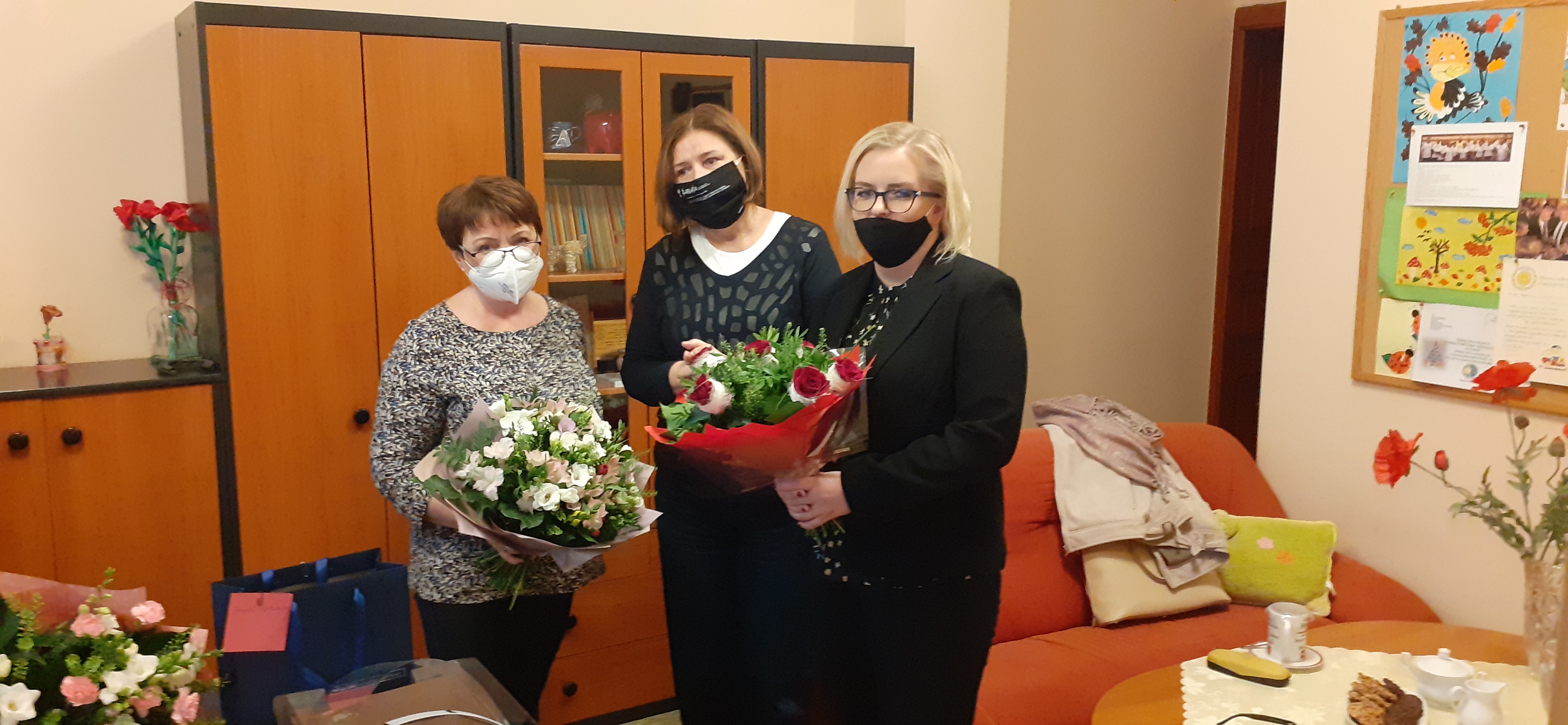 na zdjęciu widnieją trzy osoby' Reanta Talarek, Anna Józefiak - Materna Dyrektor MOPS oraz Jolanta Dutkiewicz