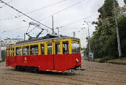 żółto - czerwony tramwaj 