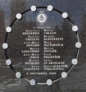         tablica upamiętniająca ofiary na ścianie politechniki